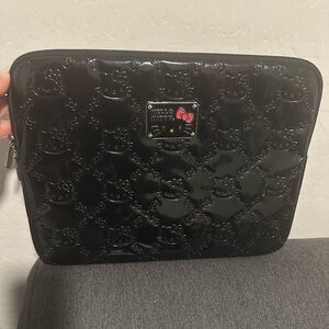 HELLO KITTY EMBOSSED PATENT LAPTOP CASE (BLACK)